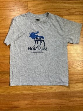 Gildan Grey Short Sleeve Tee with Navy Moose Montana Graphic